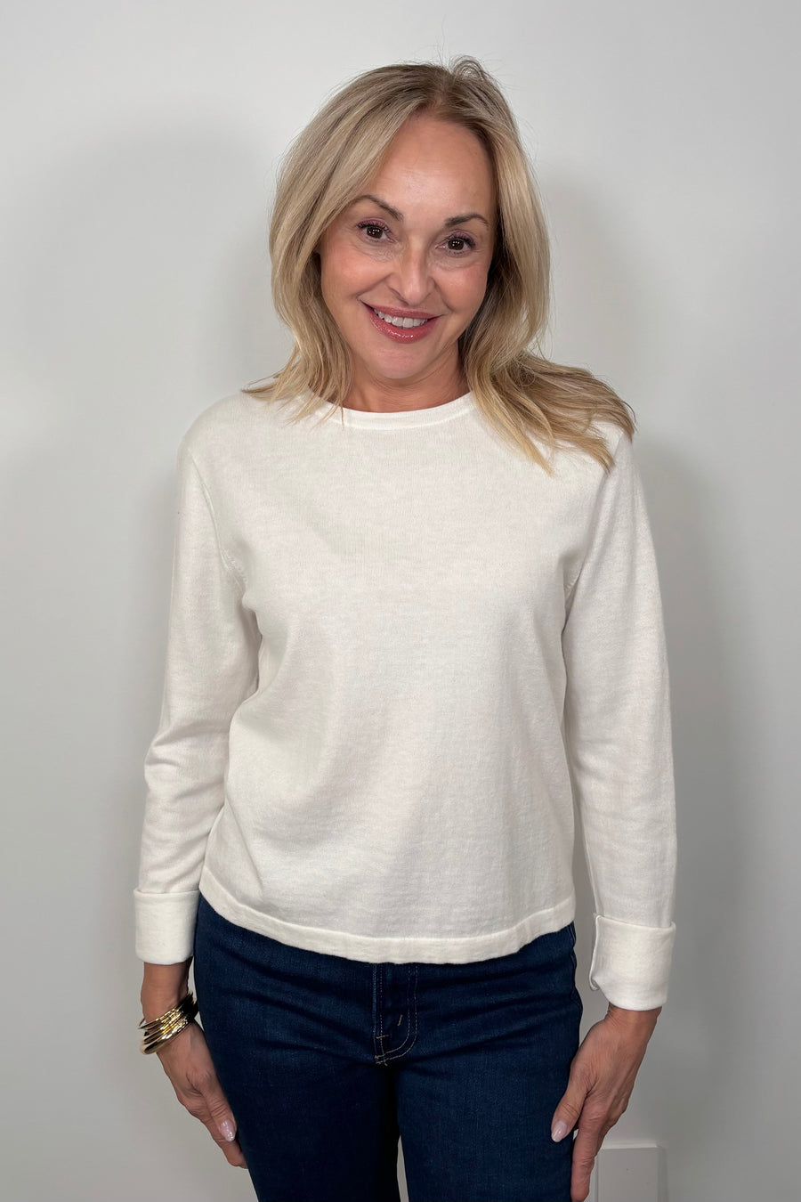 Front view of woman wearing a cashmere long sleeve white shirt