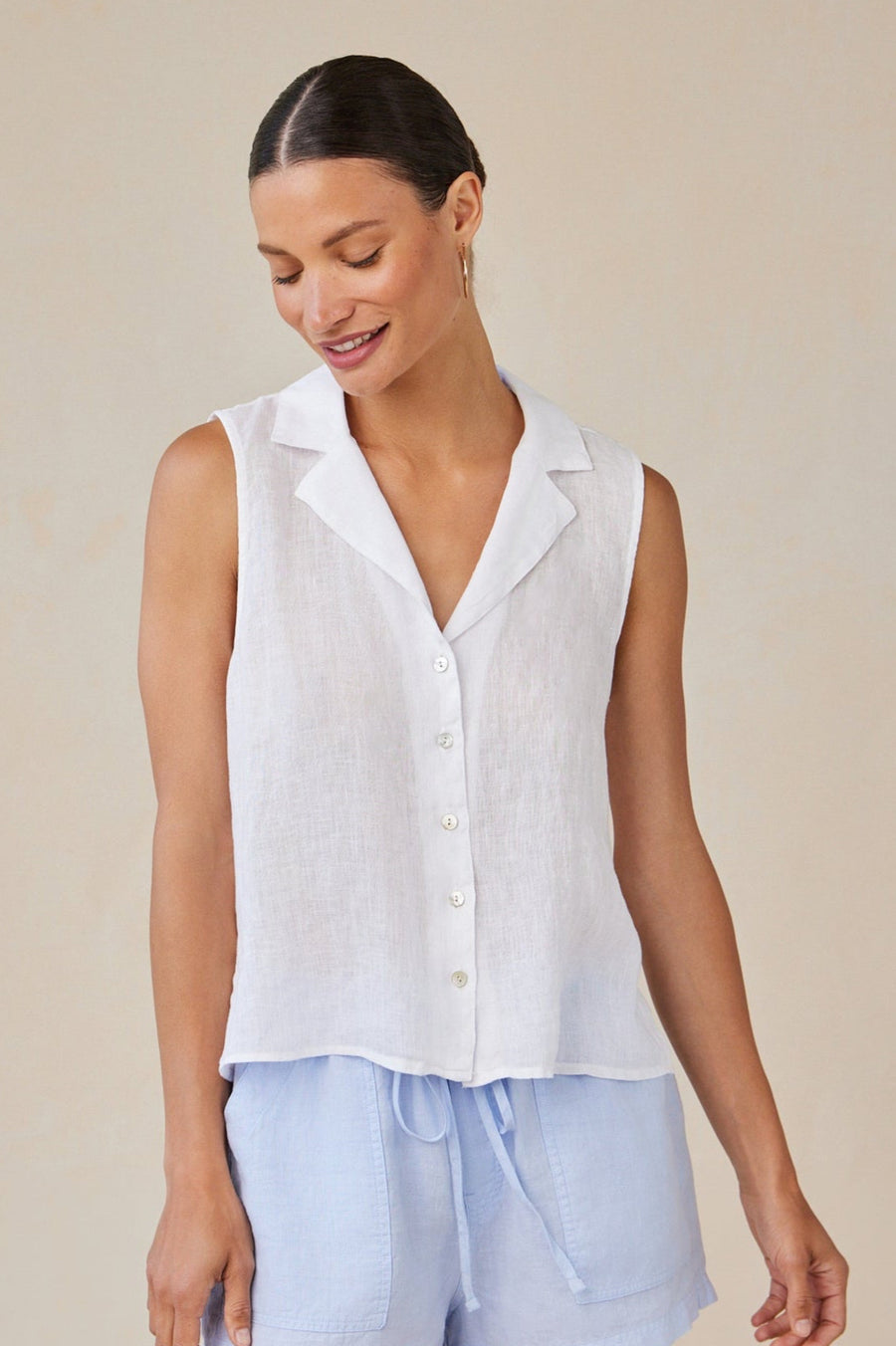Bella Dahl Essential Sleeveless Linen Button Down Shirt