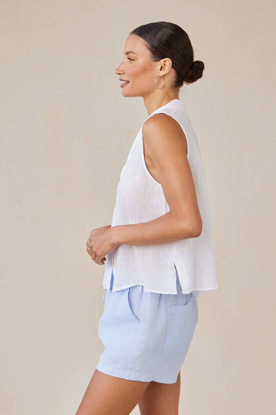 Bella Dahl Essential Sleeveless Linen Button Down Shirt