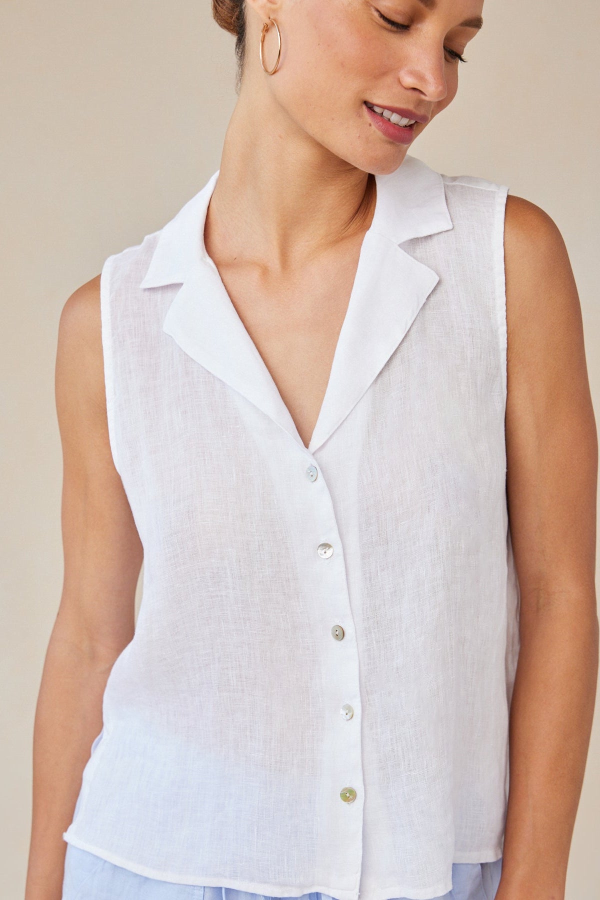 Bella Dahl Essential Sleeveless Linen Button Down Shirt