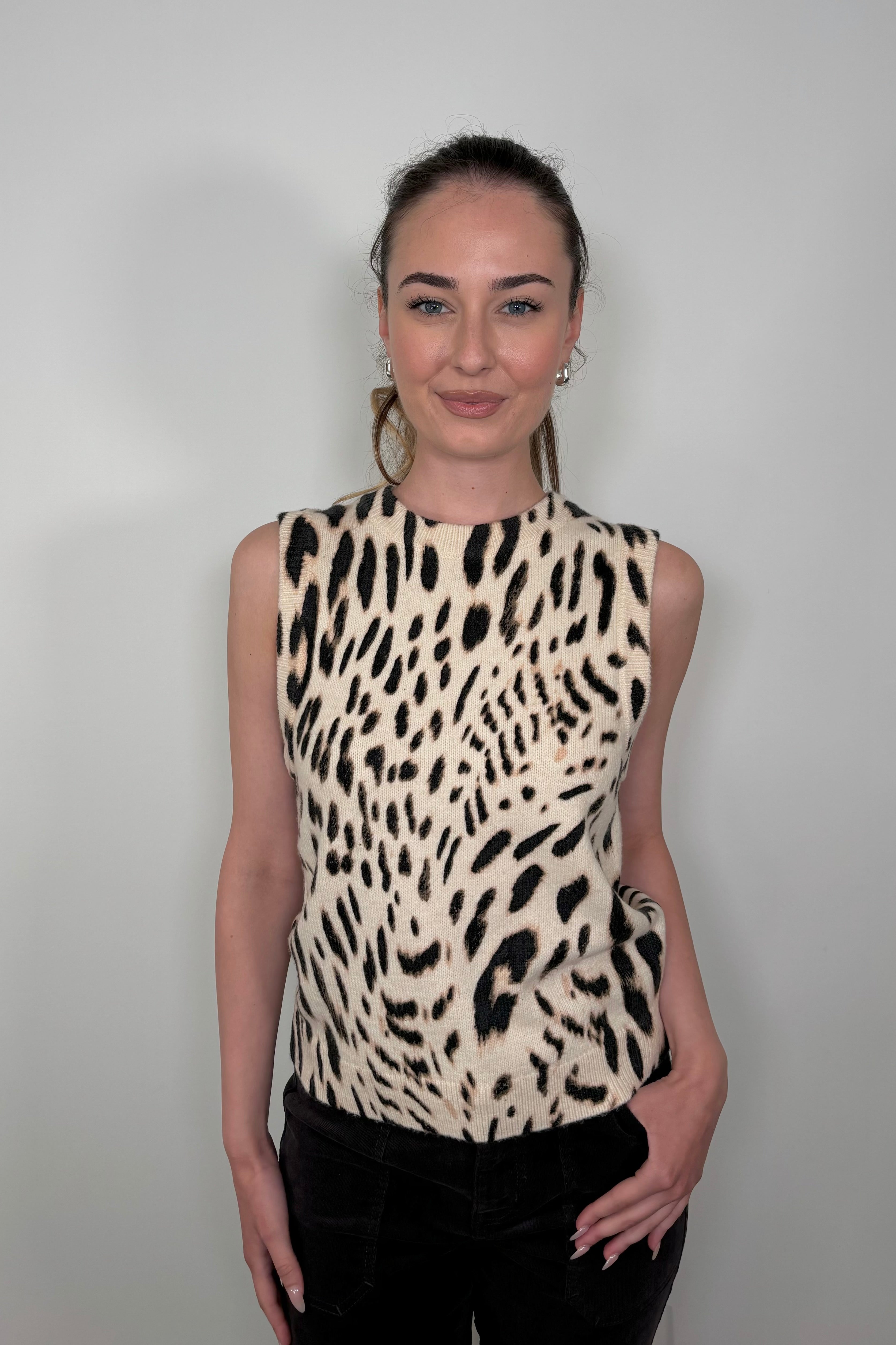 front view of woman wearing a knitted leopard print shell