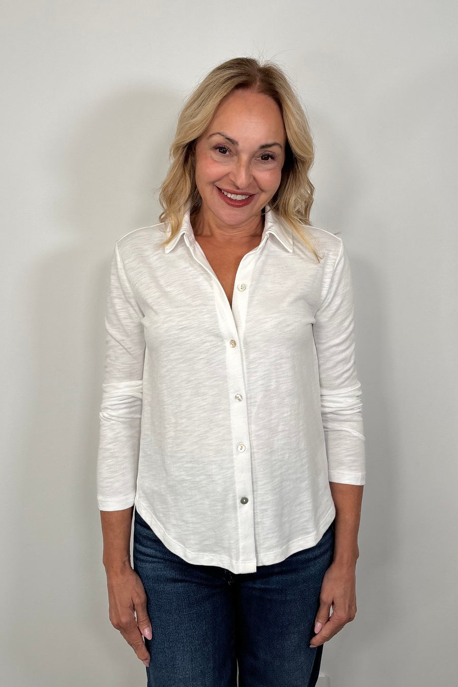 woman wearing a white knit slub shirt