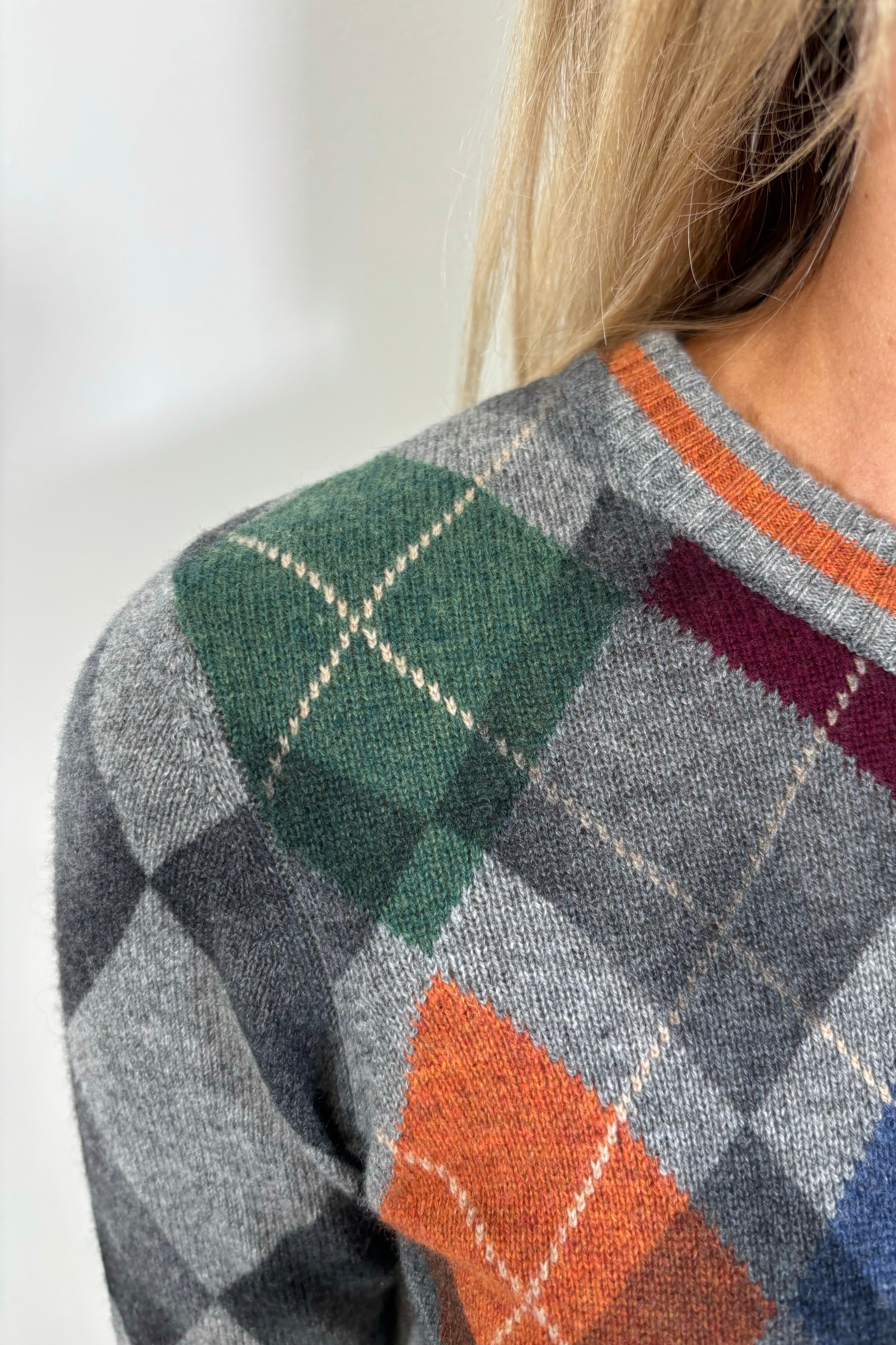 100% Cashmere Argyle Sweater – Preppy Meets Cool in the Ultimate Fall Knit