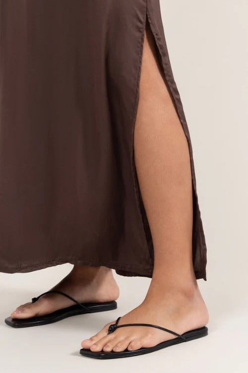 Sleeveless brown maxi dress with a relaxed fit, round neckline, and side slit detail, detail