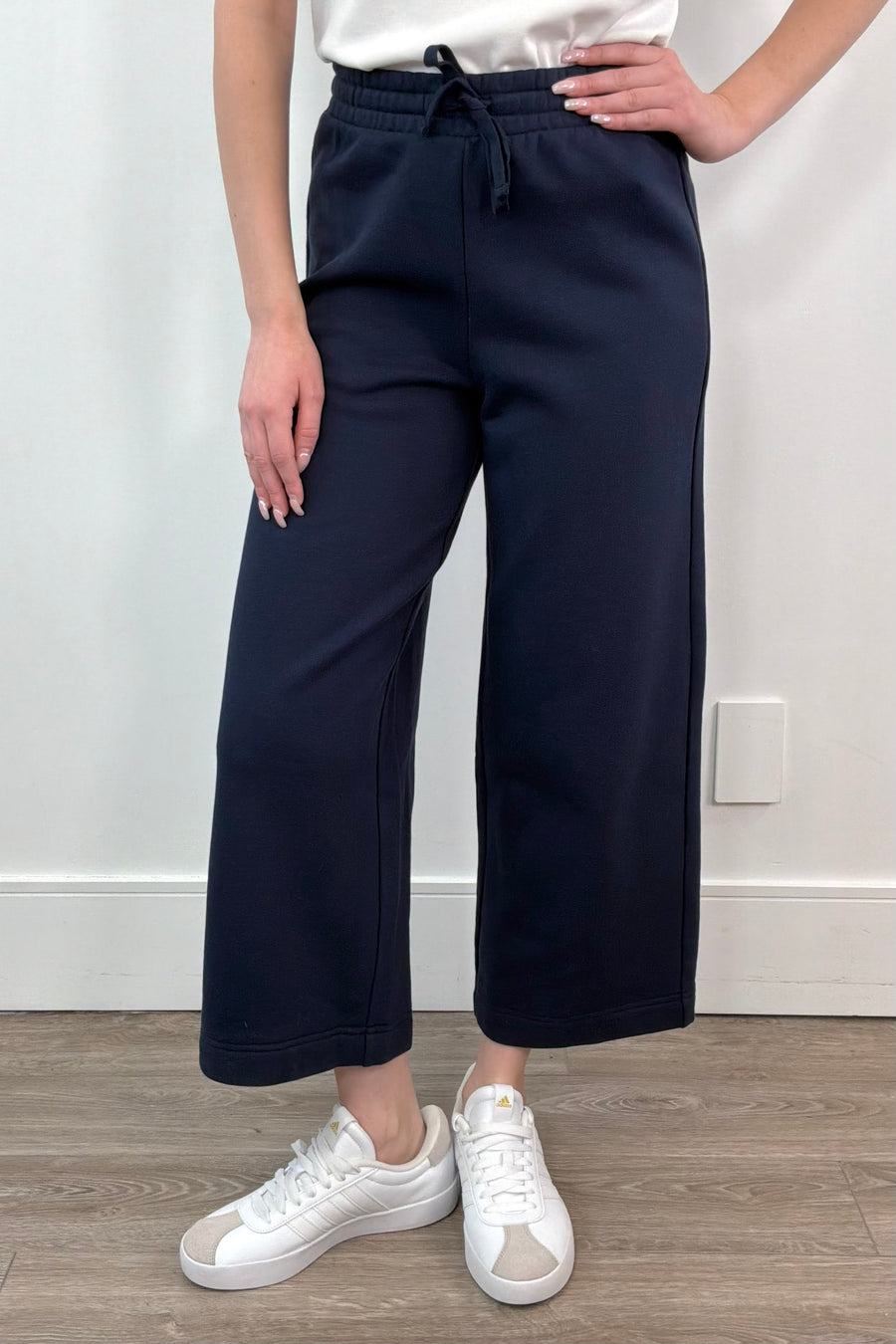 woman wearing a navy ankle length wide leg pant