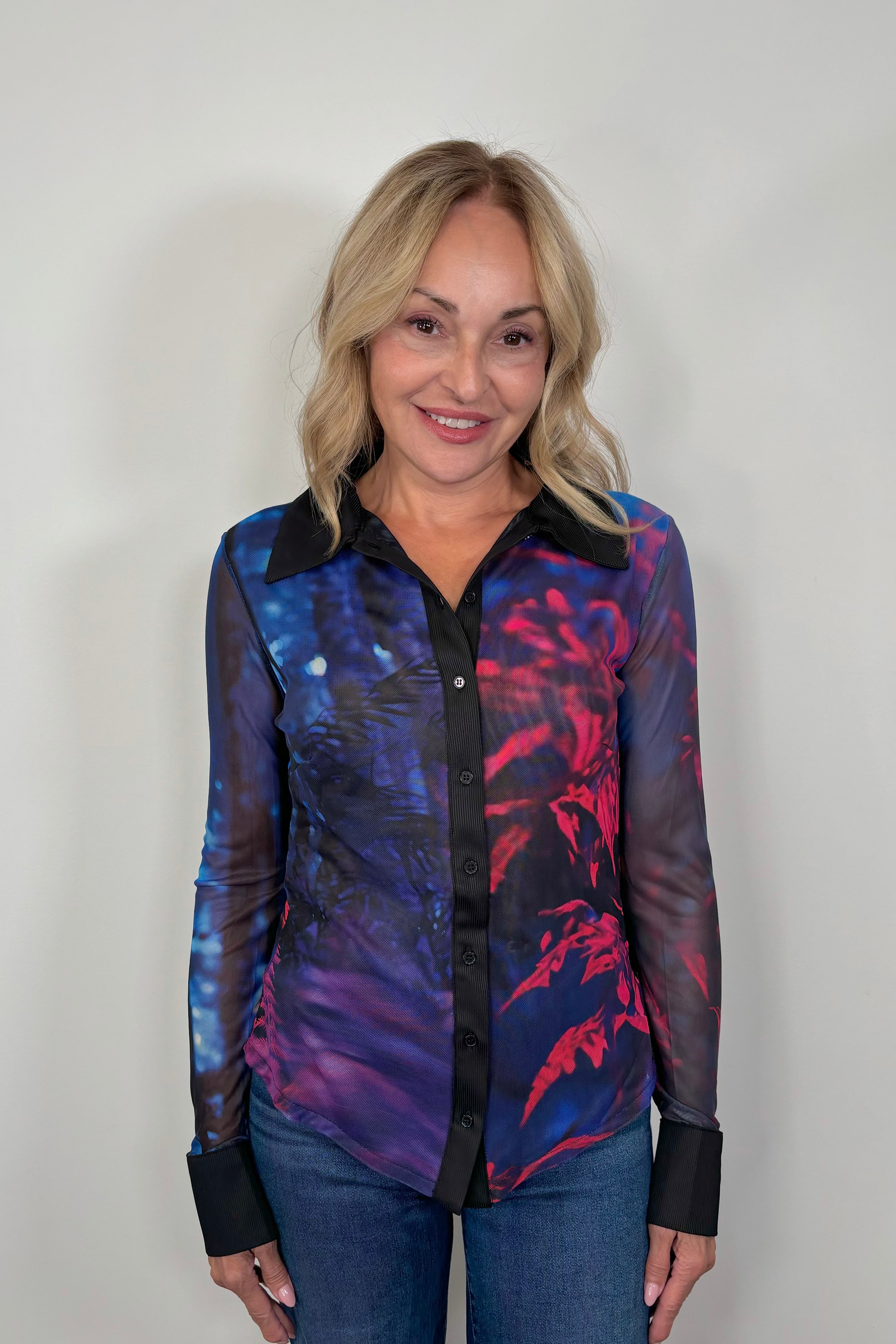 Woman wearing a blue and red long sleeve mesh shirt