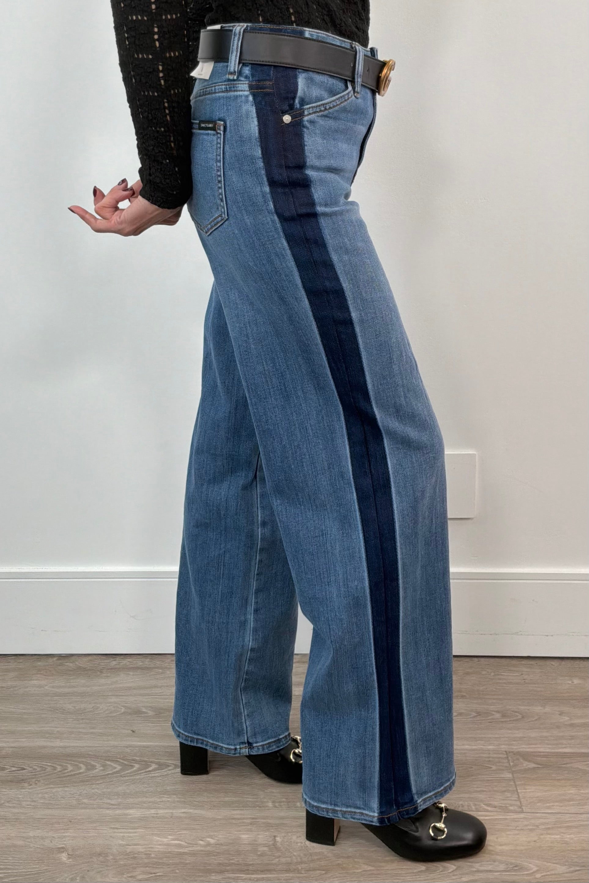 woman wearing blue relaxed straight leg jeans with a navy stripe on the sides