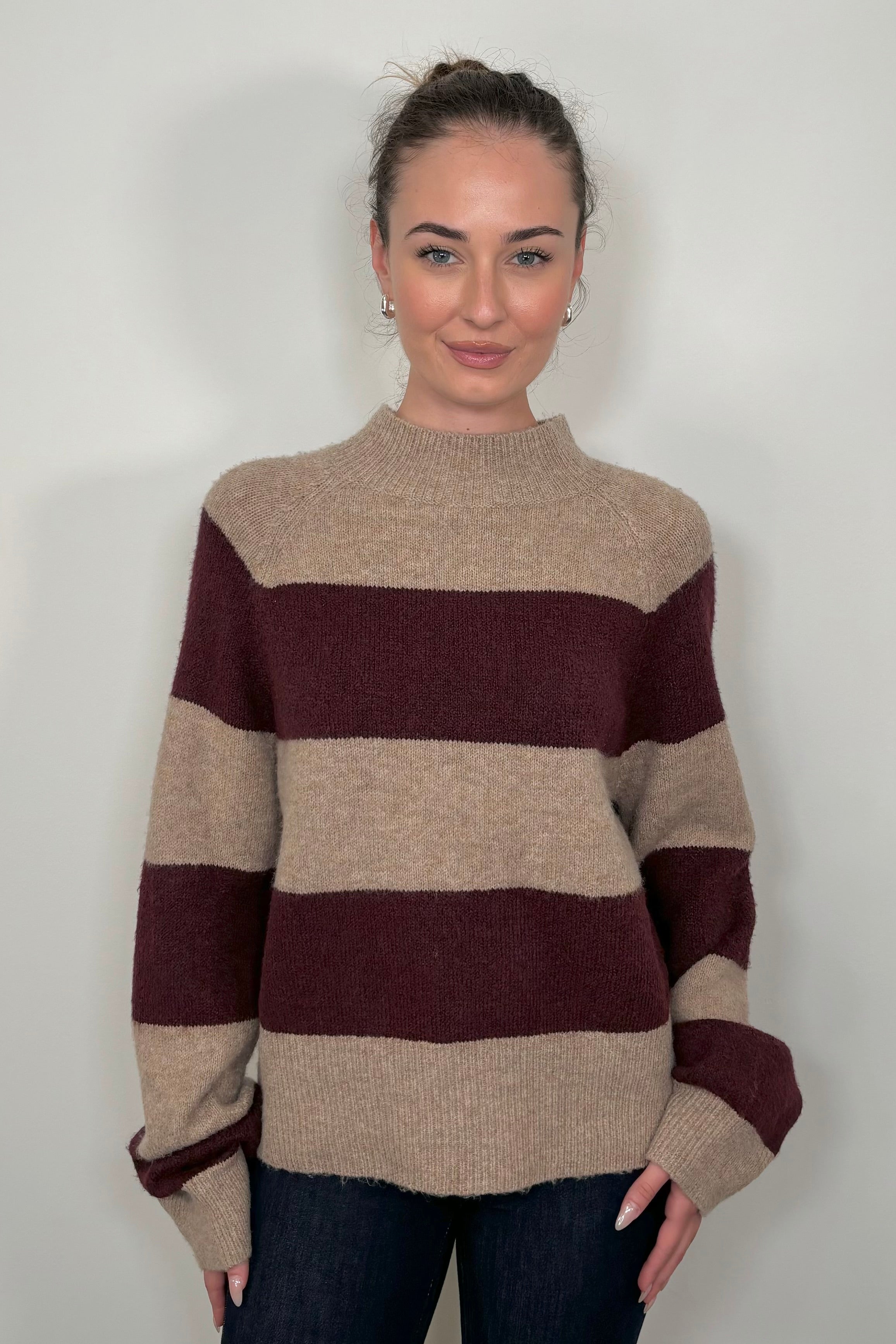 Woman wearing a Sweater with burgundy stripes 