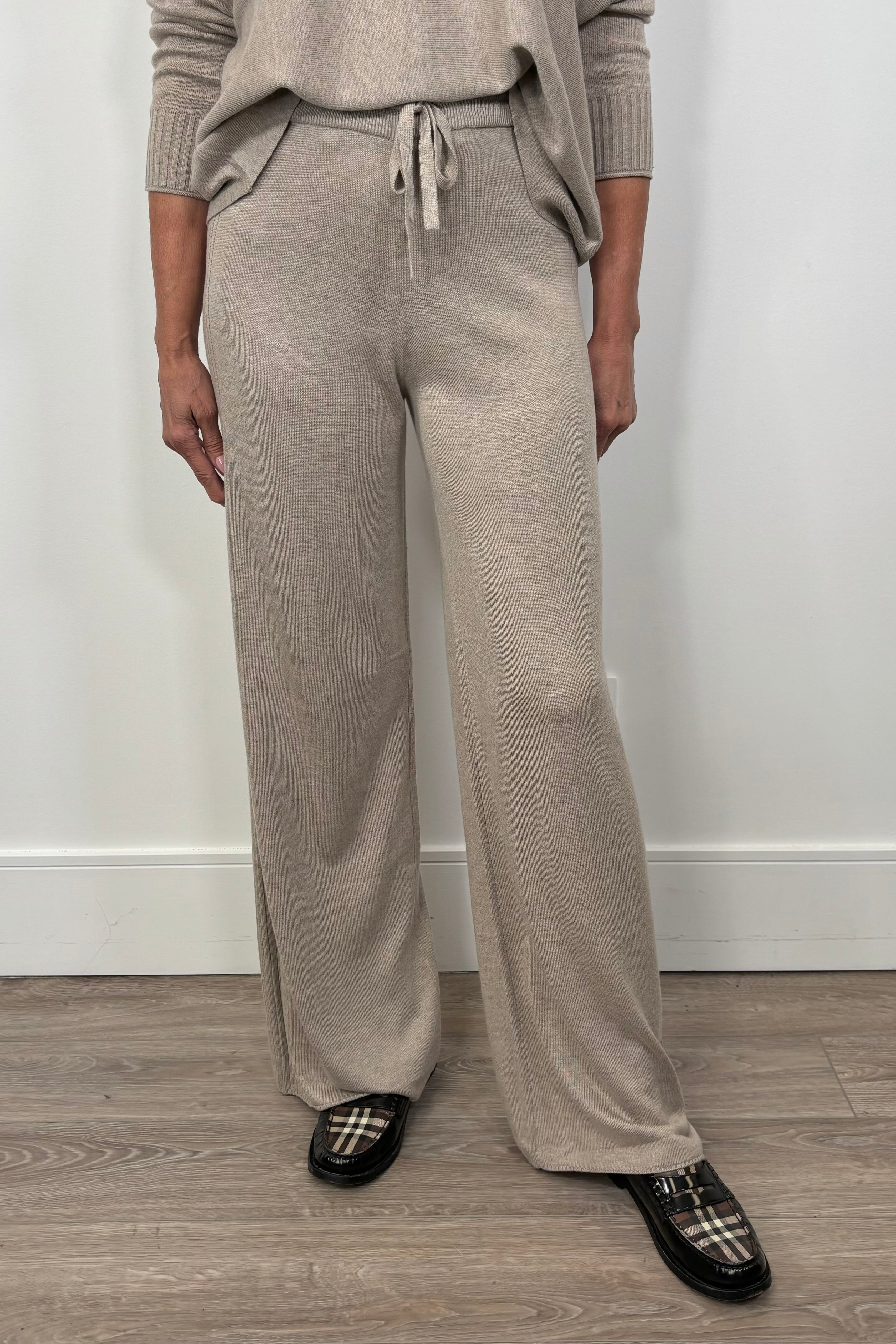woman wearing a light rib pant