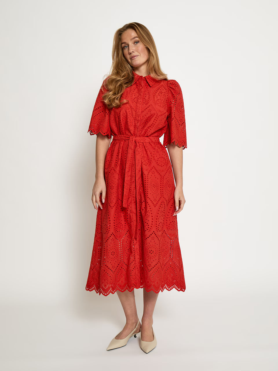 Short-sleeve red dress with a relaxed fit, featuring a soft drape and an easy, flattering silhouette, front
