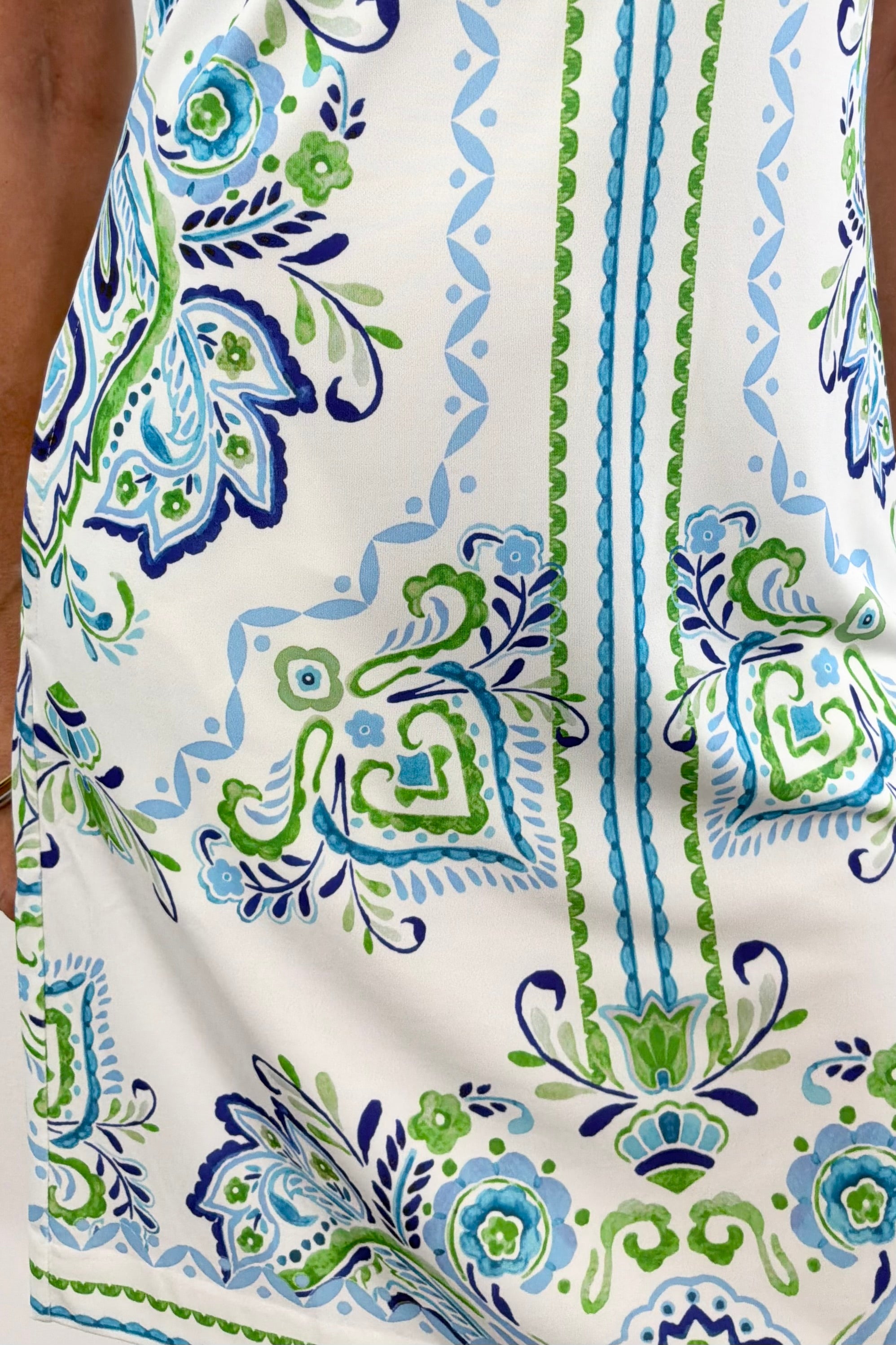 Woman wearing a white patterned shortsleeved dress