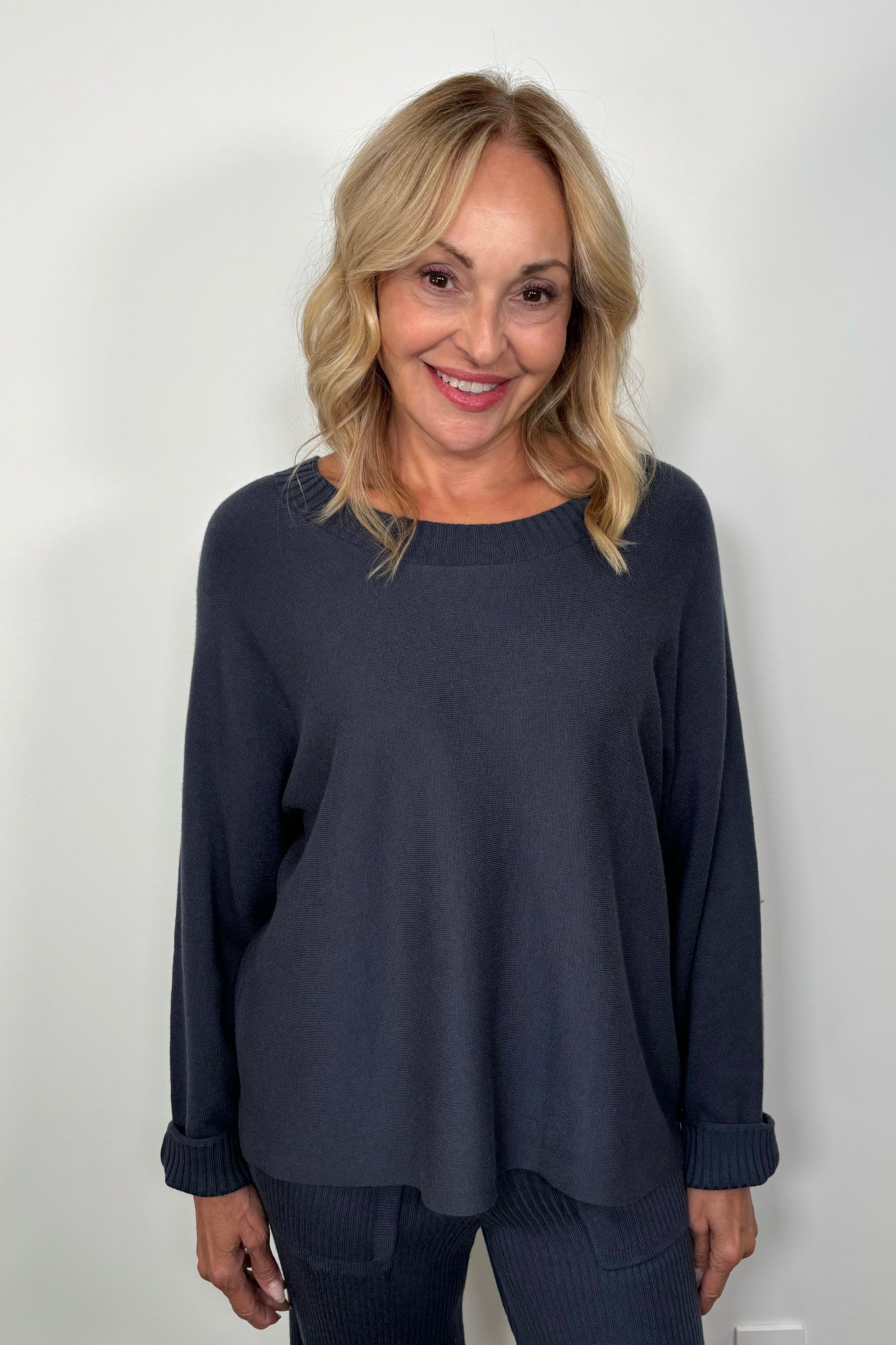 Front view of woman wearing a Cashmere blend blue pullover ribbed sweater