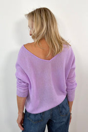 woman wearing a cashmere lilac oversized reversible sweater