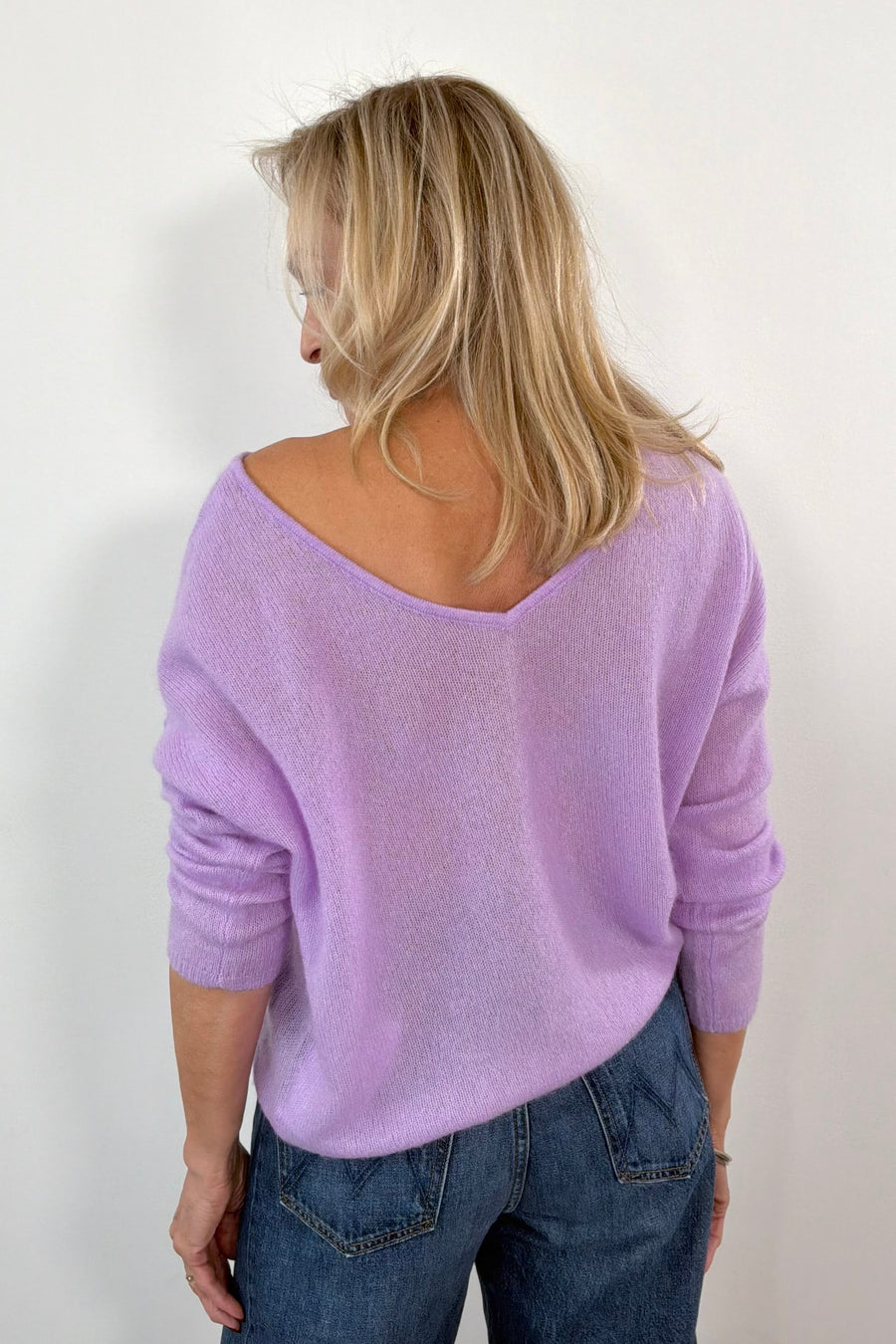 woman wearing a cashmere lilac oversized reversible sweater