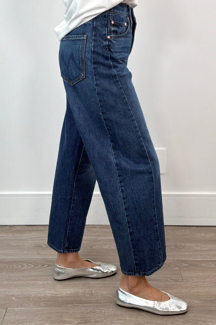 woman wearing an ankle soft barrel blue jean