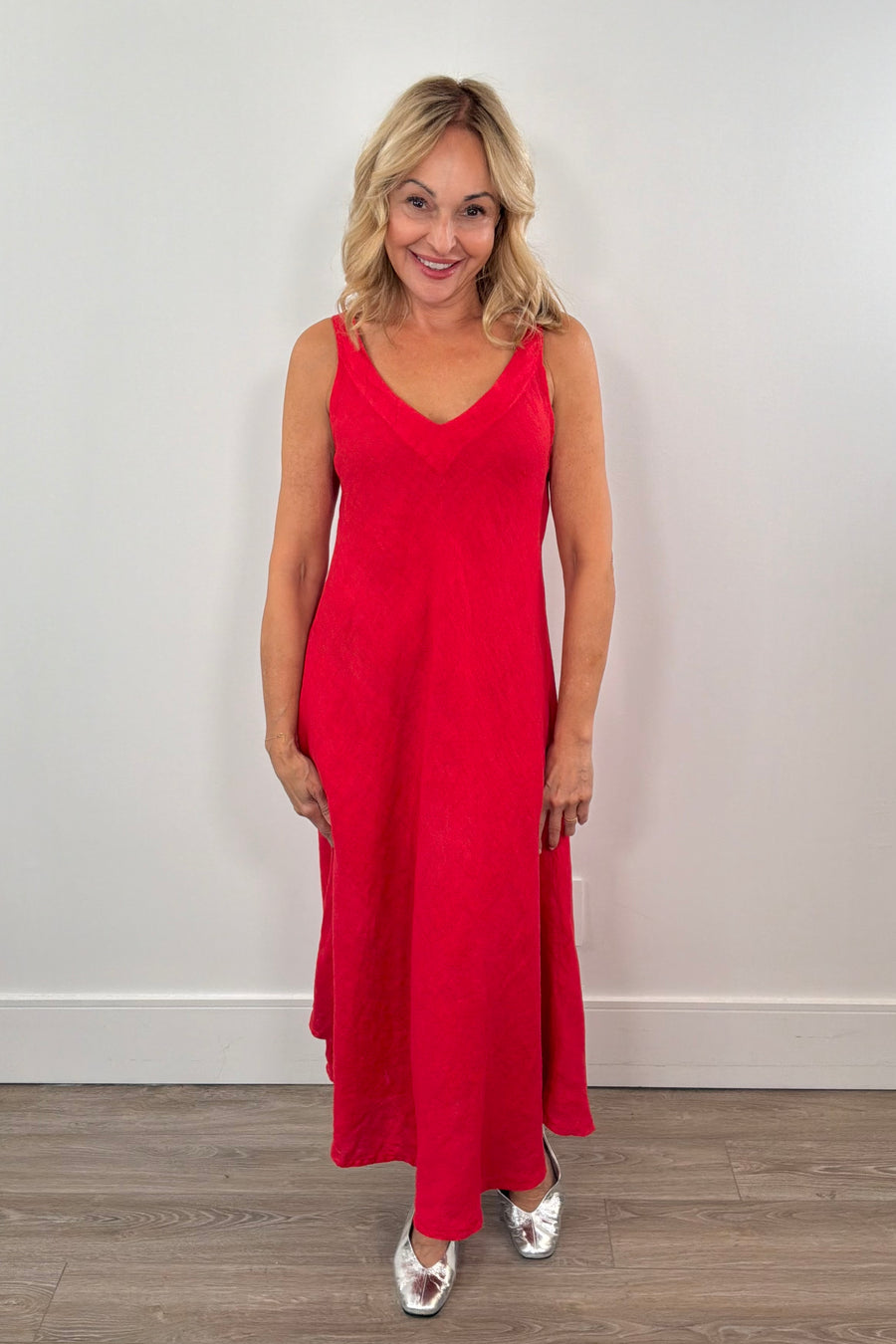 Woman wearing a linen tomato red dress