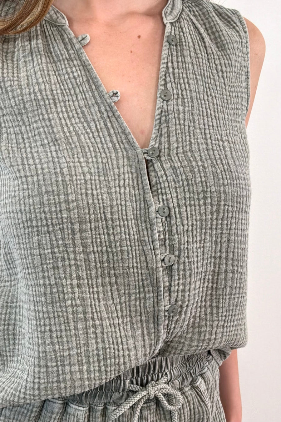 sleeveless button-front top in textured gauze fabric, button detail