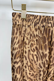 Zoom in of a leopard print maxi skirt’s elastic waistband 