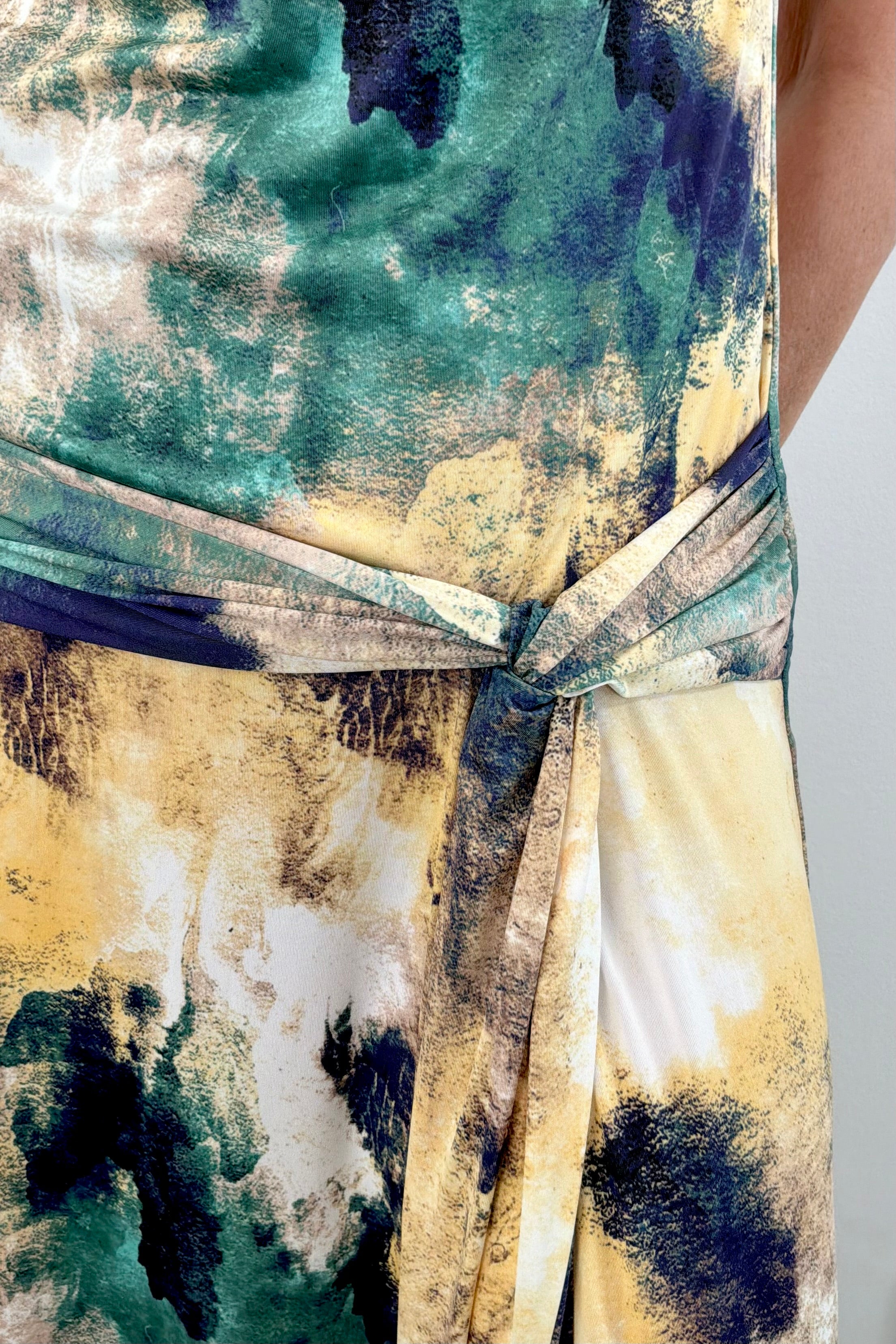 Close up of waist tie detail