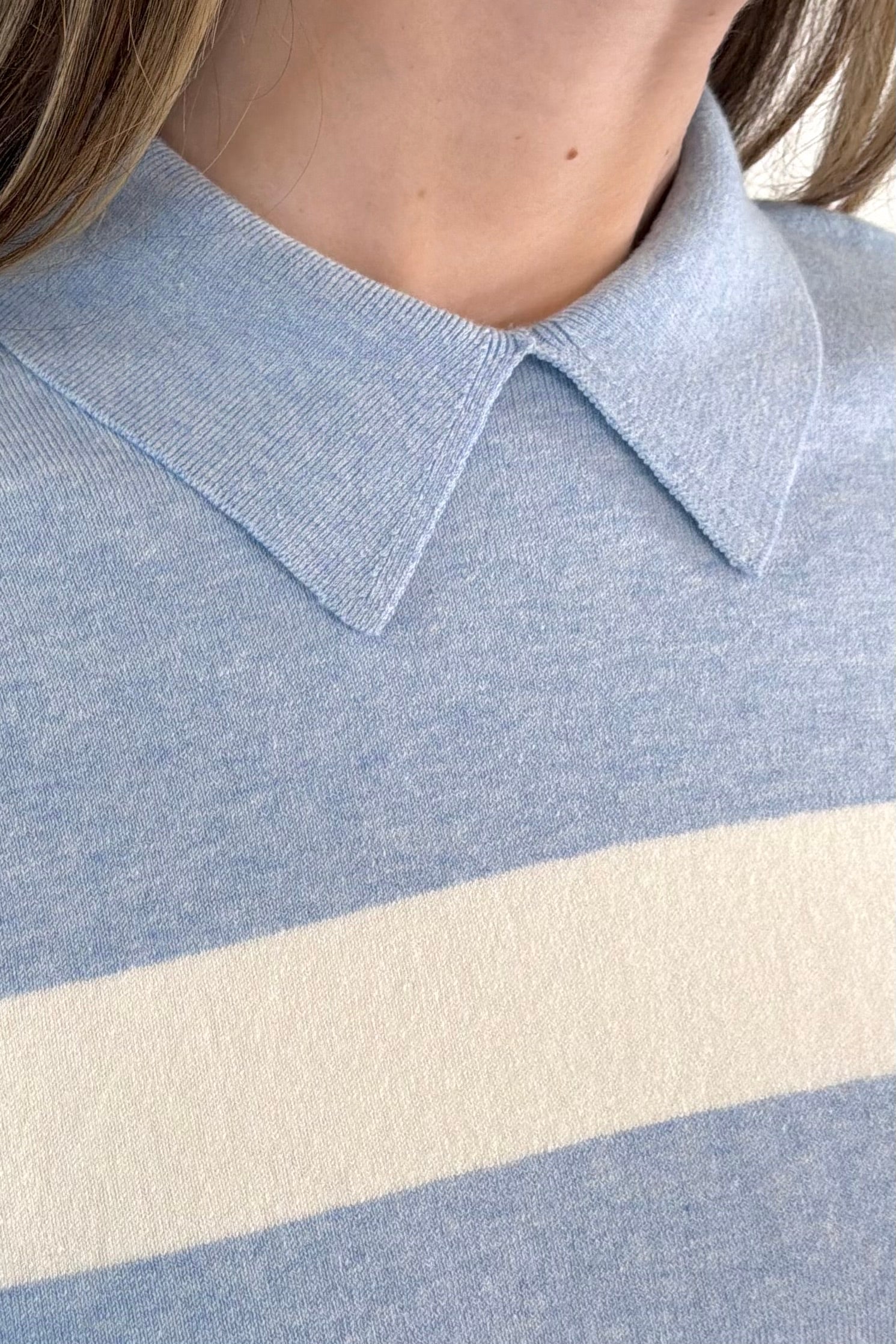 Close-up a blue and white striped polo sweater