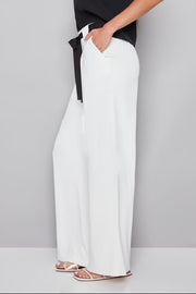 woman wearing a white pant with white shash belt 