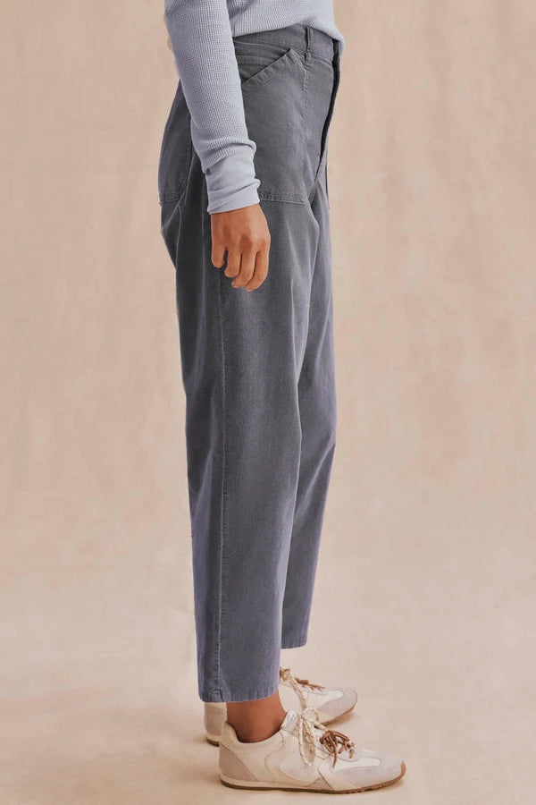 woman wearing navy  high waisted wide leg pants 