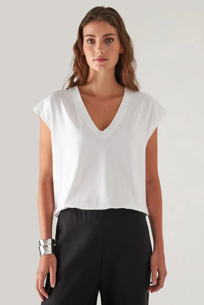 Woman wearing a V-neck shirt in white