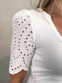 Chrldr Alfee Eyelet Sleeve V-Neck Tee in White - Size M Available