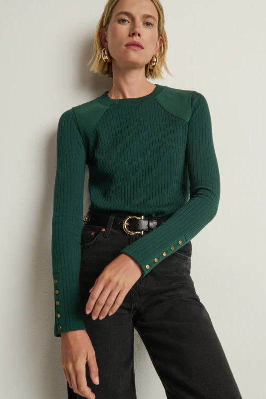 Woman wearing a green knitted long sleeve 