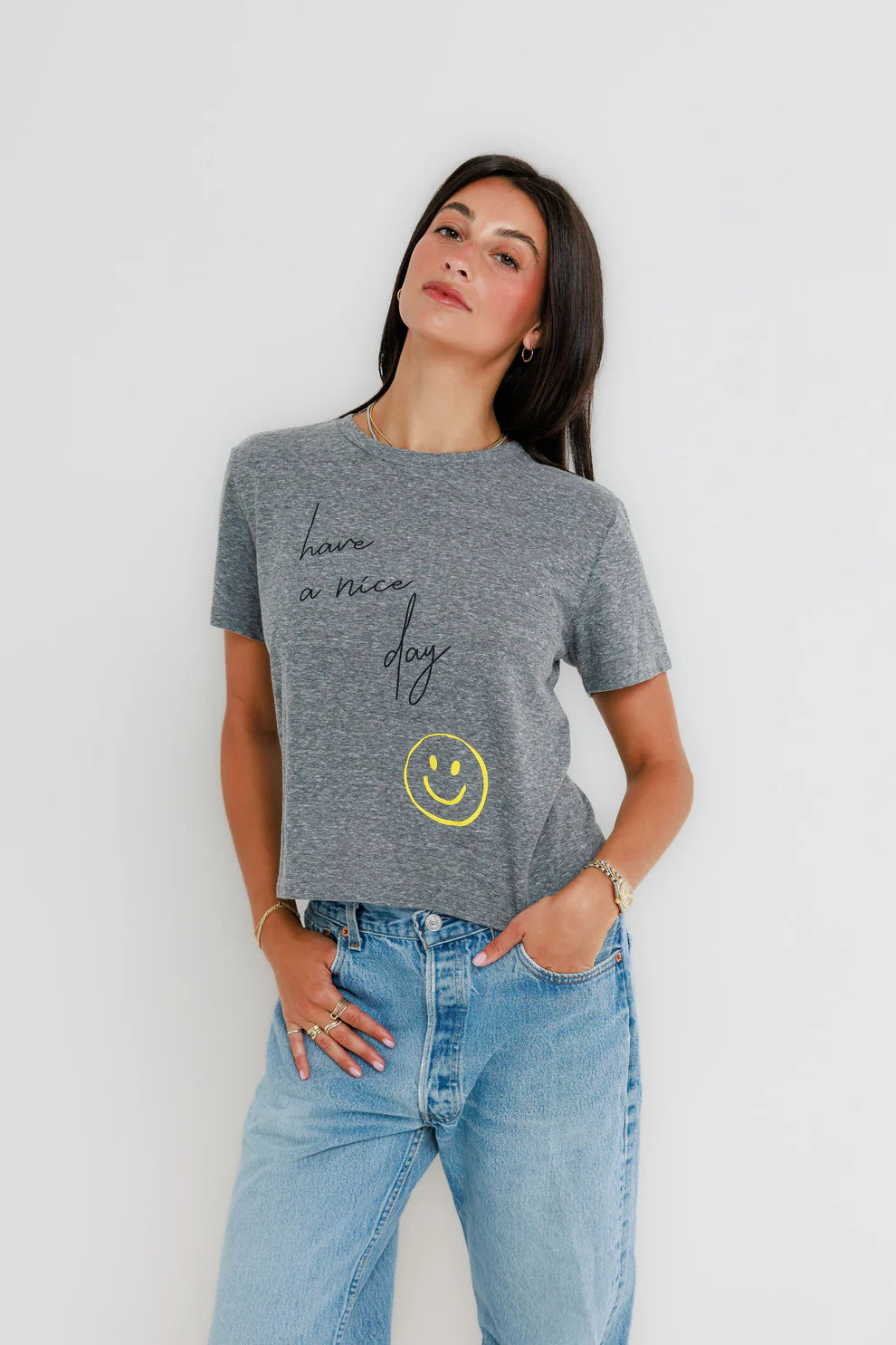 woman wearing gray graphic tee