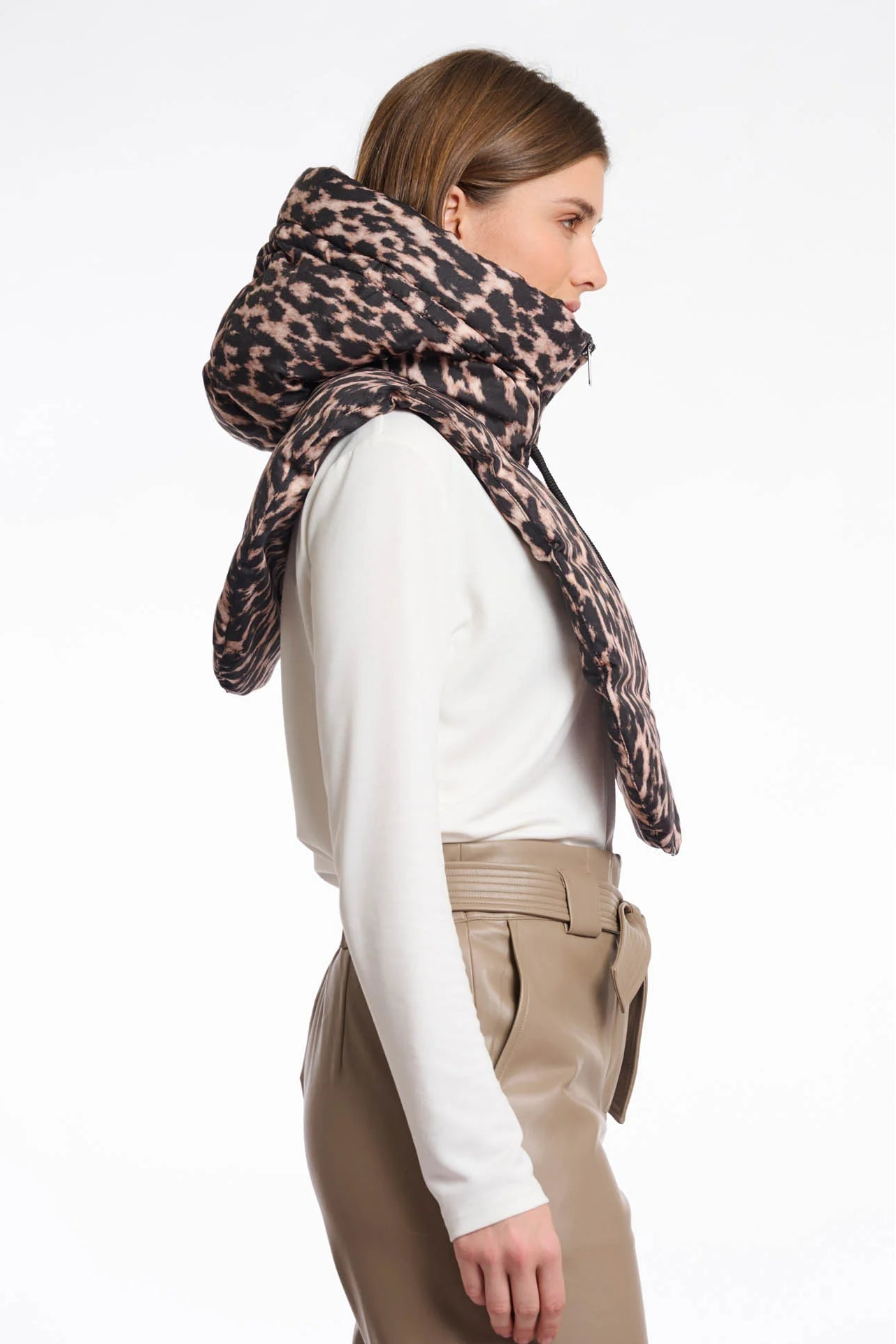 Woman wearing a leopard print collar hood on a white background