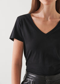 Patrick Assaraf Classic Cotton V-Neck T-Shirt in Black - Size XS Available