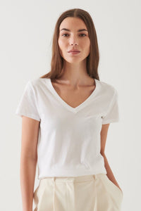 Patrick Assaraf Classic Cotton V-Neck T-Shirt in White