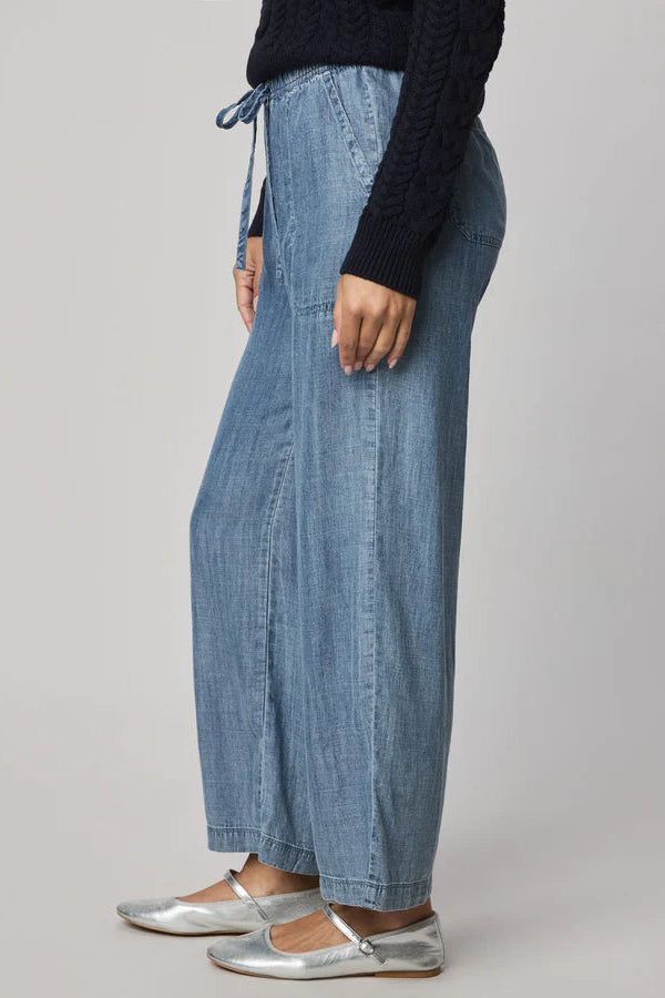 Woman wearing indigo wide leg pants with waist tie