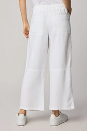 woman wearing a white tencel denim pants