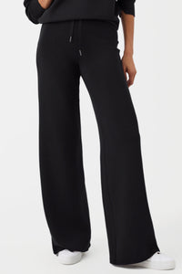 Spanx Air Essentials Pant Wide Leg in Very Black