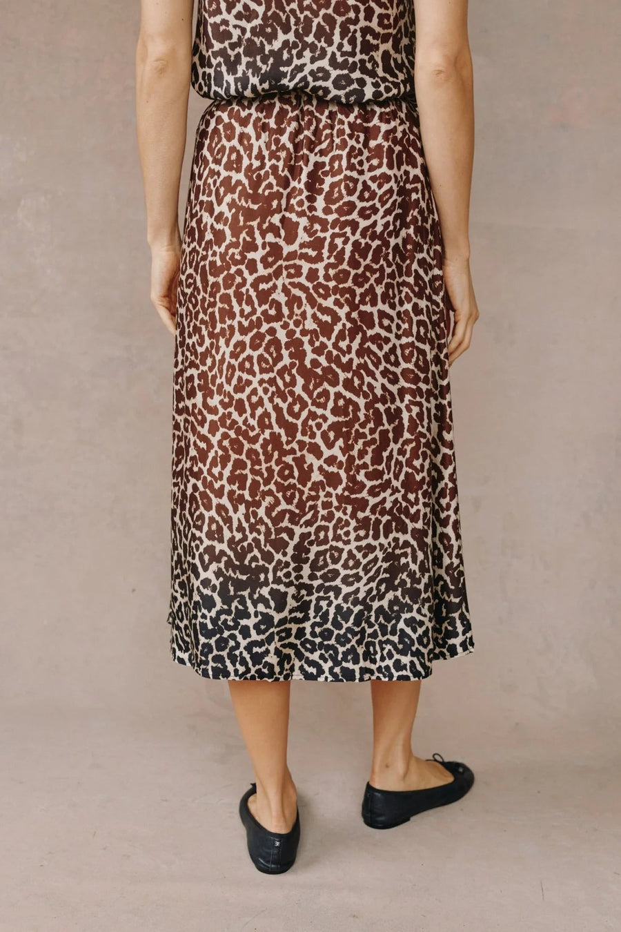 Back view of a gathered leopard print long skirt