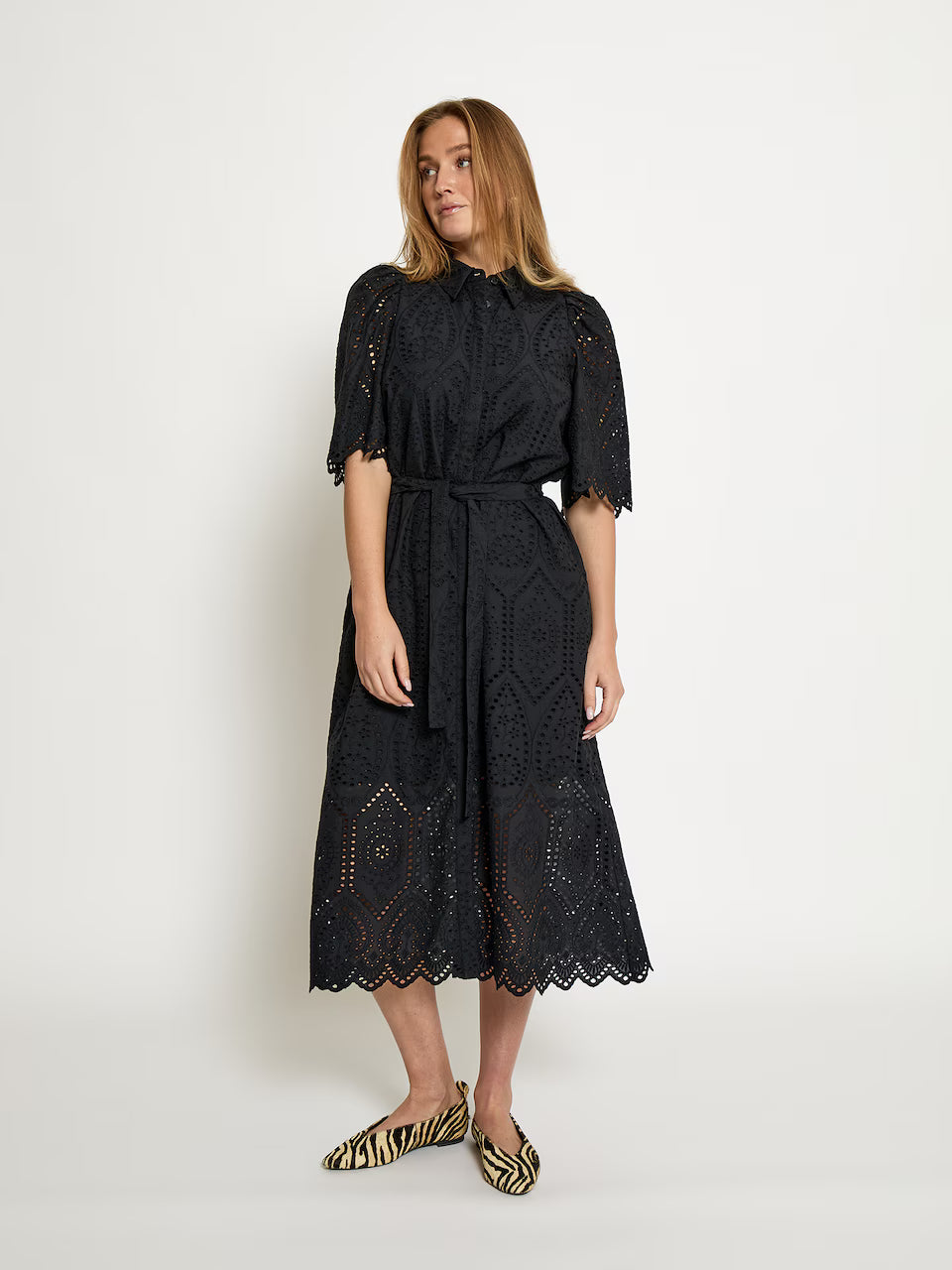 Short-sleeve black dress with a relaxed fit, featuring a soft drape and an easy, flattering silhouette, front