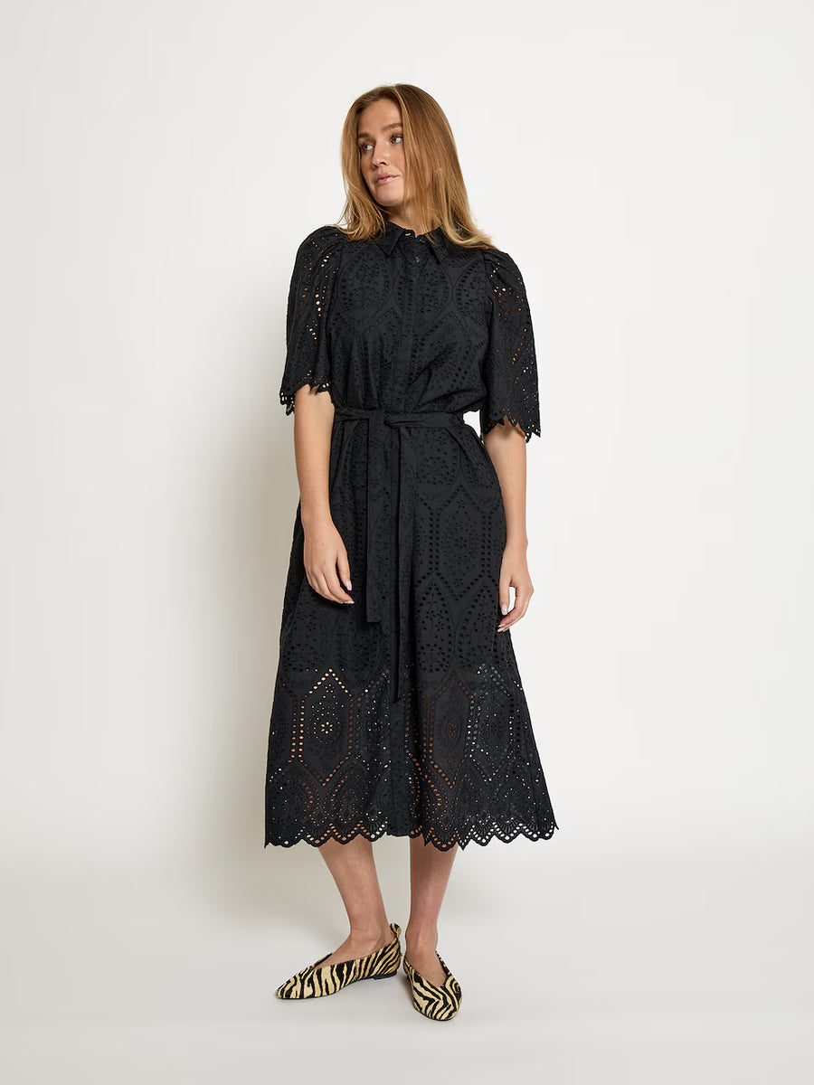 Short-sleeve black dress with a relaxed fit, featuring a soft drape and an easy, flattering silhouette, front