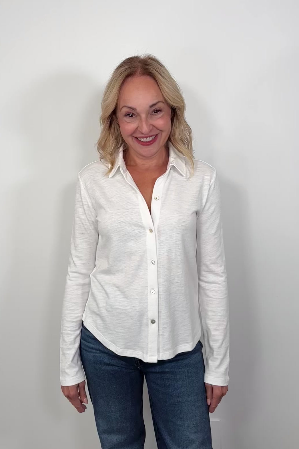 Video of a woman wearing a white knit slub shirt