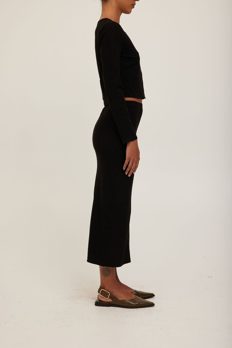 women wearing a midi knit black skirt