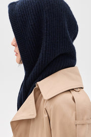 woman wearing navy knitted baclava 